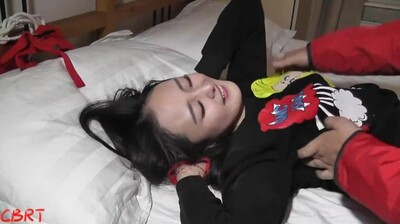 小妞挠痒 